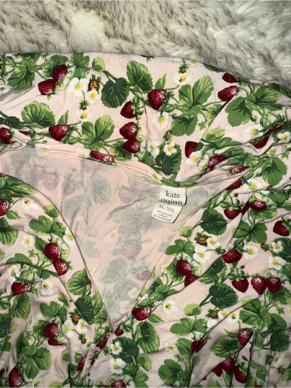 Kate Quinn Strawberry Robe - Picture 4 of 6